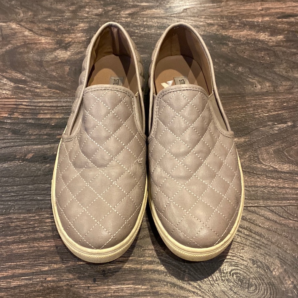 Steve Madden size 9.5 Slide on pink-purple shoe